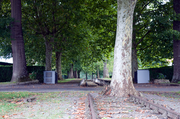 Gleise als Teil des Denkmals